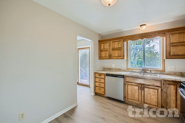 Photo - 8301 Thomas Ave N