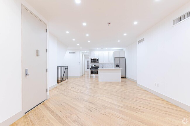 Building Photo - 282 E 38th St Rental