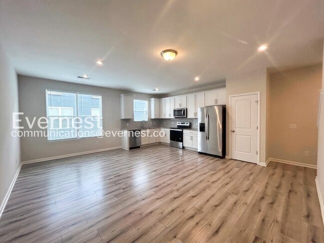 Photo - Limited Time Special Offer / 3 Bed/3 Bath Townhome with Attached Garage / Pet-Friendly / Vouchers...