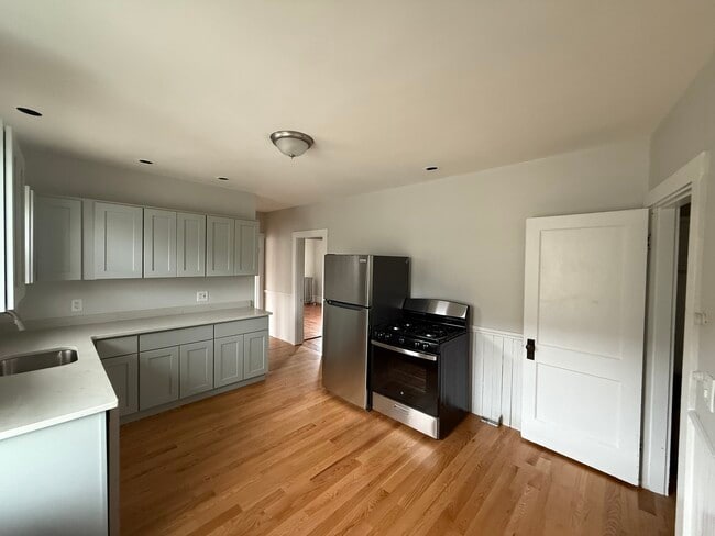Building Photo - 86A Quincy St Unit 2 Rental