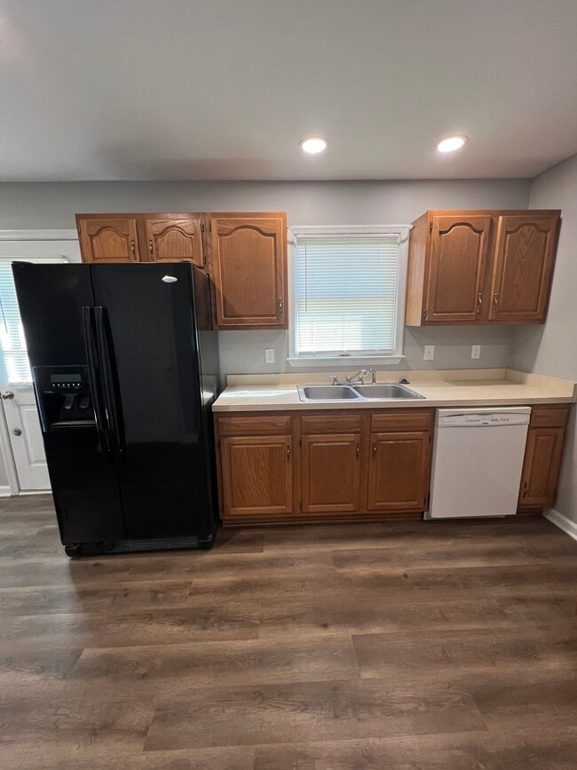 Photo - 111 E Strawberry Aly