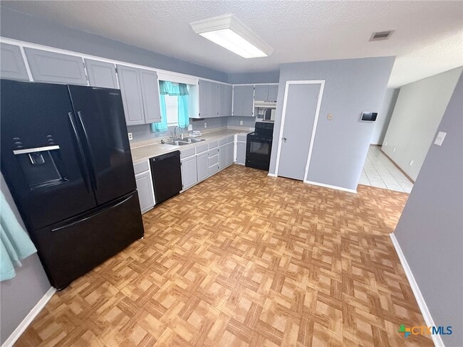 Photo - 2502 Transit Dr