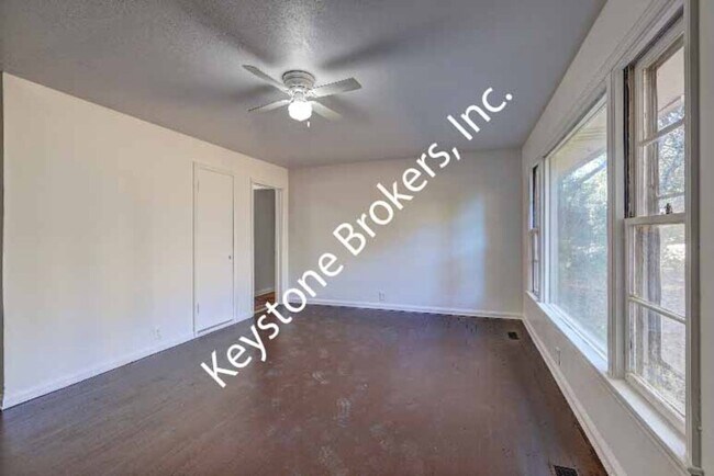 Photo - 1752 Upper River Rd