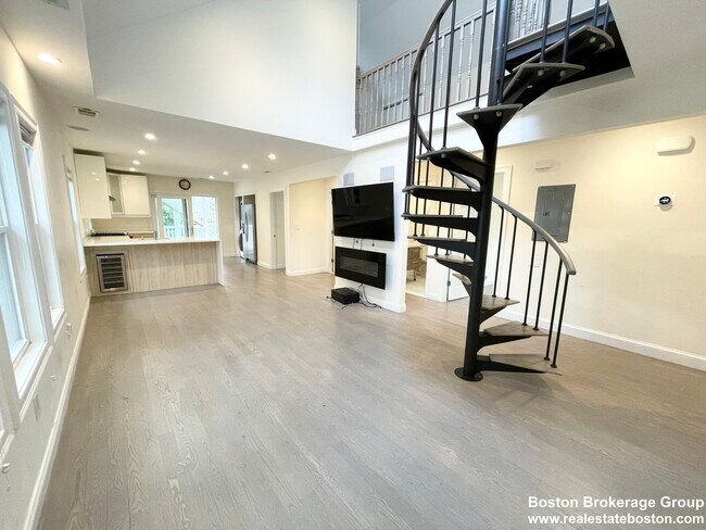 Photo - 21 Iroquois St Unit 2