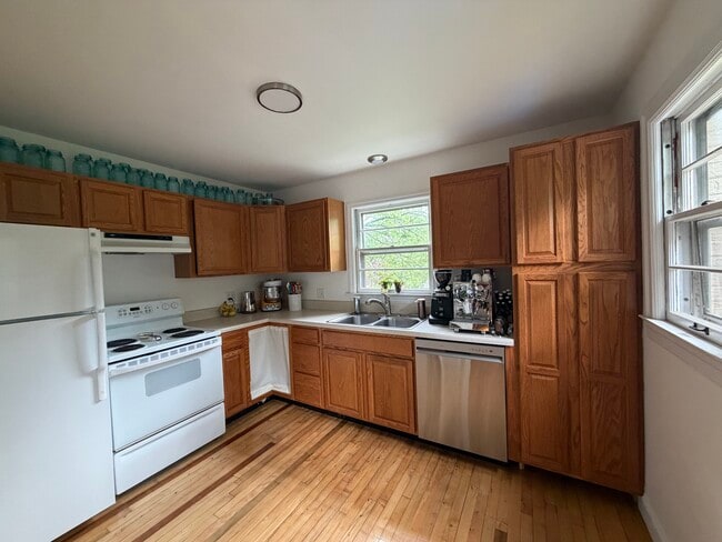 703 York Dr