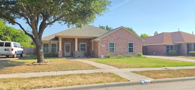Building Photo - 113 Yosemite Ln