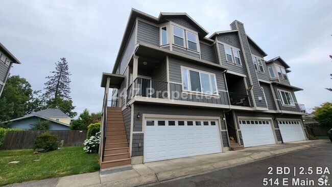 Building Photo - Spacious and Modern 3-Story Townhome - Mol... Unit 514