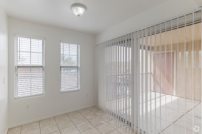 3 habitaciones, 3 baños - 1130 pies cuadrados - Comedor - Bradshaw Vista I