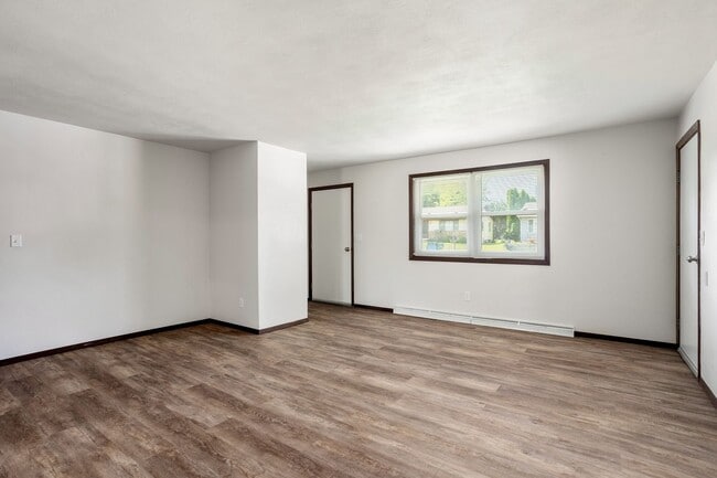 Building Photo - 1352/1354 W. Hiawatha Drive Unit 1354