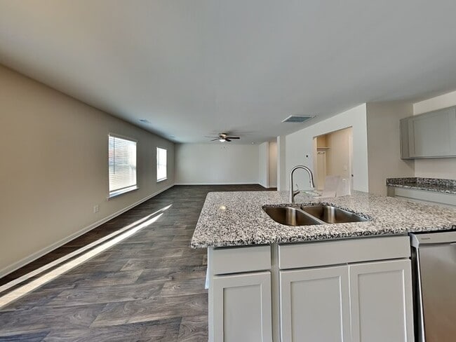 Photo - 114 Boat Clb Ln