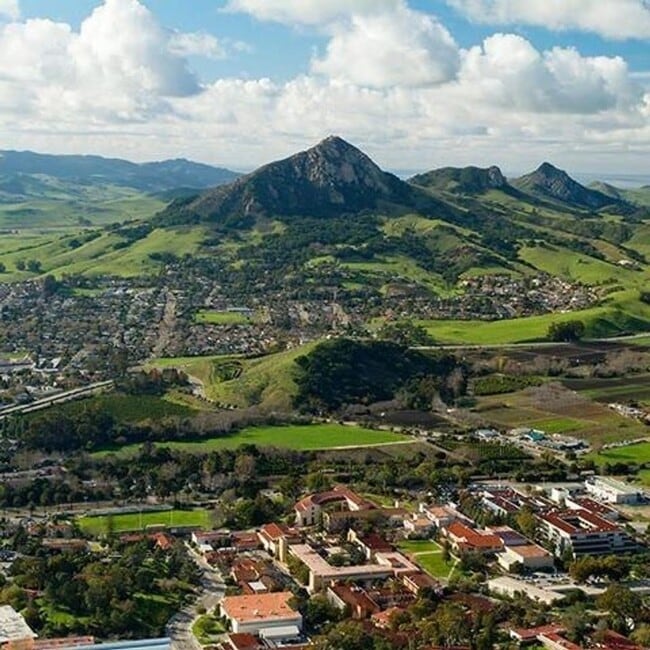 Building Photo - 6 bed 3 bath turnkey home close to campus and downtown