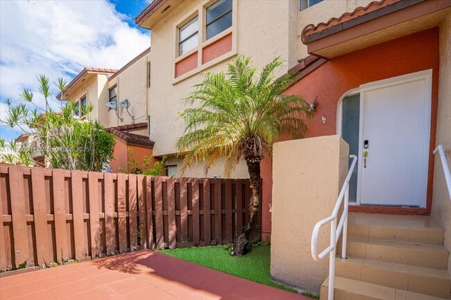 Photo - 9907 NW 9th St Cir