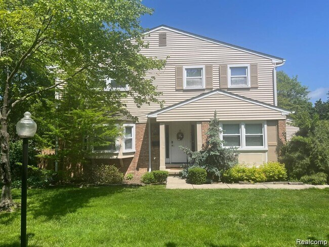 Building Photo - 1639 Brentwood