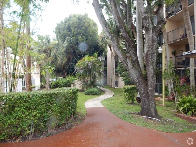 Building Photo - 14601 N Kendall Dr Unit 304K Rental