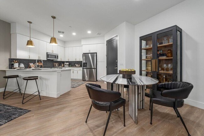 Photo - Aura Uptown