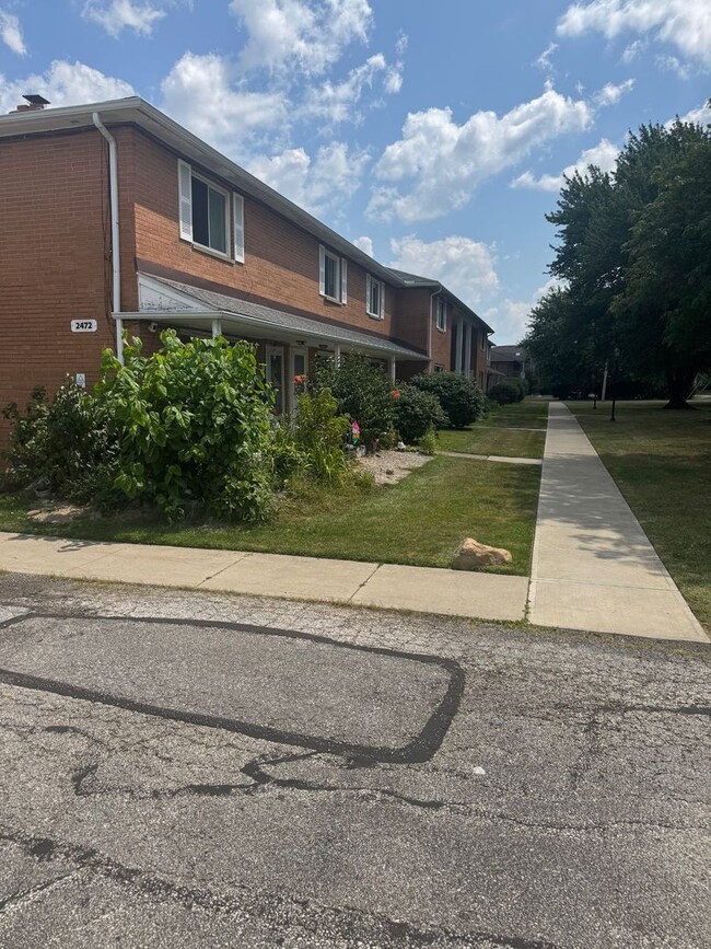 Photo - 2472 Warren Pkwy