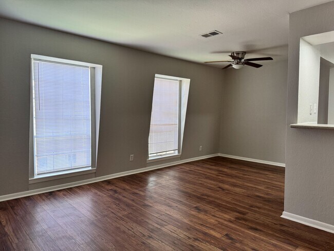 Photo - 2101 6th Ave N Unidad 12