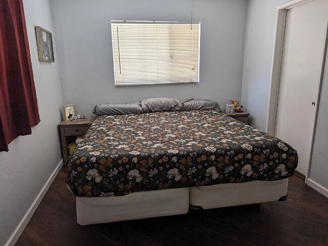 Photo - 1634 E 12th St