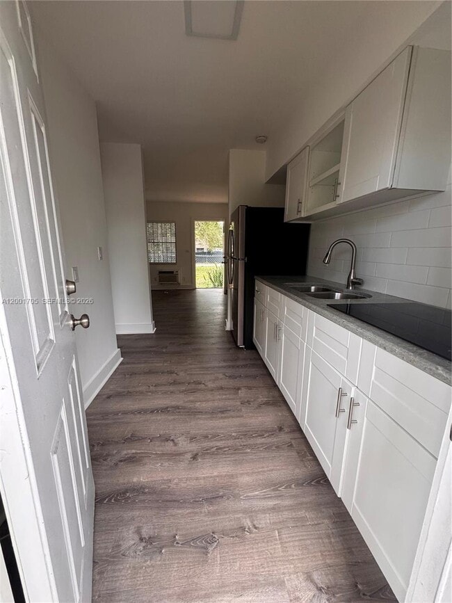 Building Photo - 7701 NE 3rd Ct Unit 3