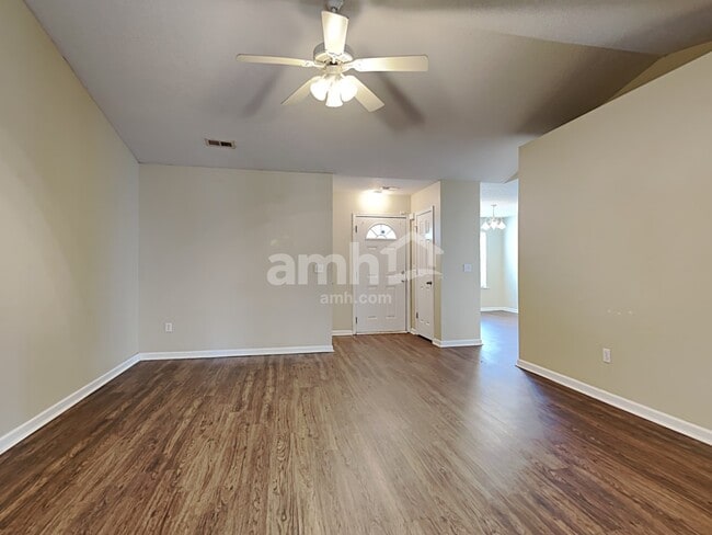 Photo - 508 Shoresbrook Rd