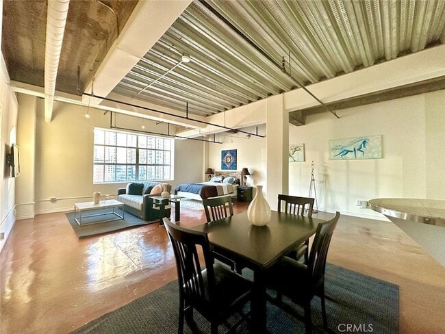 Photo - 312 W 5th St Unidad 1105