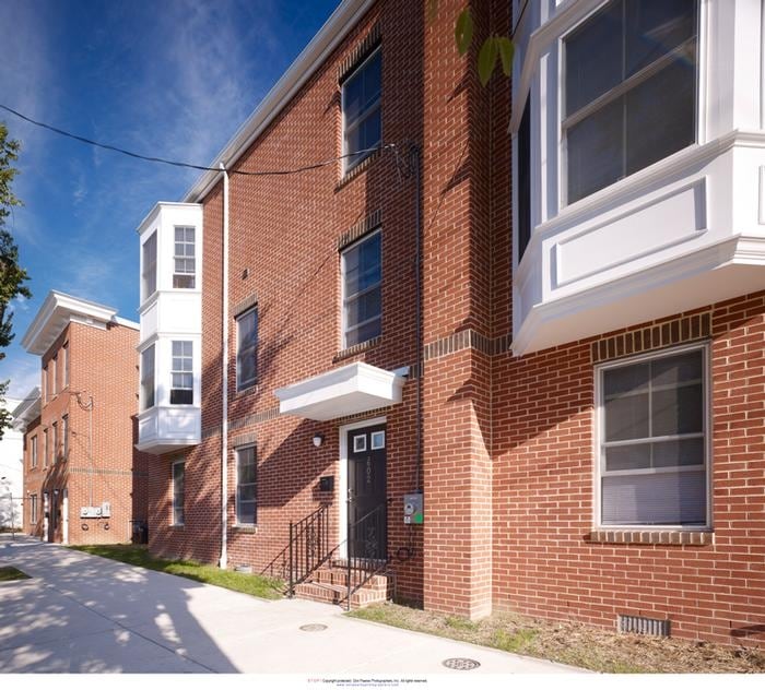 Primary Photo - West Center Place Apartments