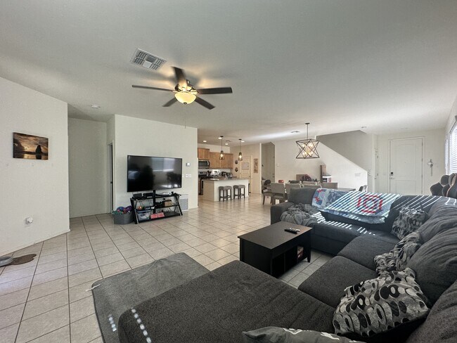 7022 E Calle Arco Iris
