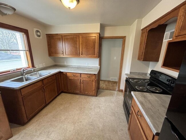 Photo - W63N399 Hillcrest Ave
