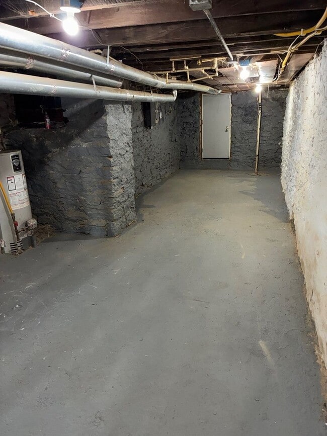 Photo - 1756 Carswell St