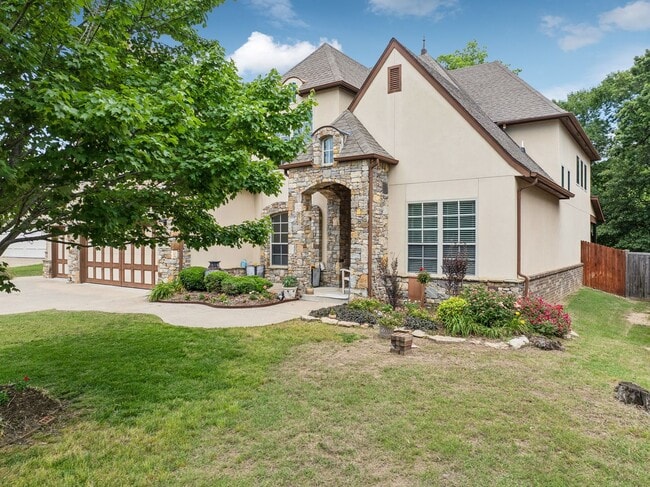 Photo - Stunning 5 bedroom 4.5 bath in Stonebrooke...