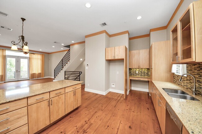 Photo - 1807 W Webster St