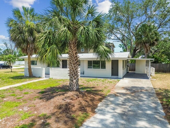 Building Photo - 695 Sunset Dr Rental