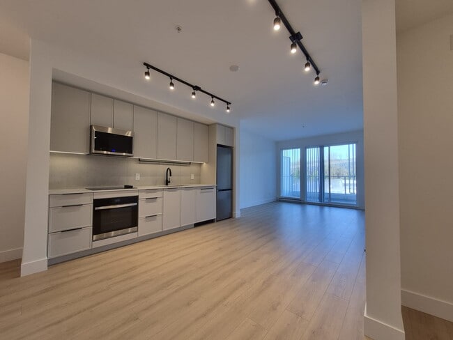 Building Photo - 3055 Murray St Unit 301