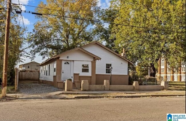 Photo - 1310 Steiner Ave SW