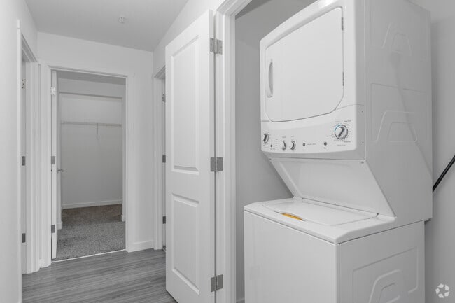 2BR, 2BA - 1,012SF - Laundry