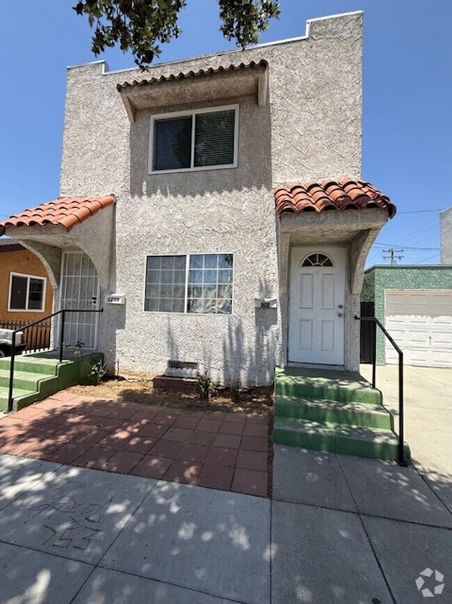 Building Photo - Large Upper 1 Bedroom 1 Bath in Long Beach! Unit 1205 Rental