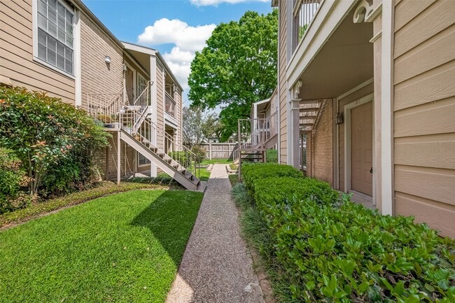 Photo - 1860 White Oak Dr Unidad 311