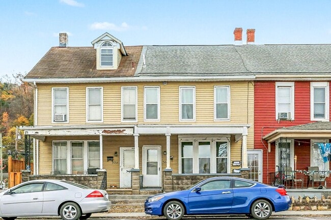 Building Photo - 306 S Front St Unit A