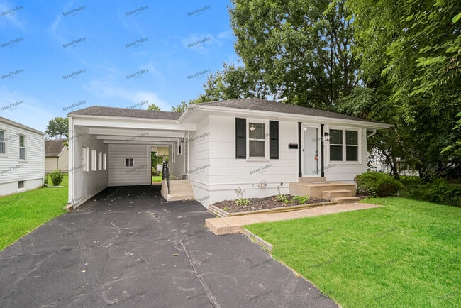 Building Photo - 2 Wescott Dr Rental