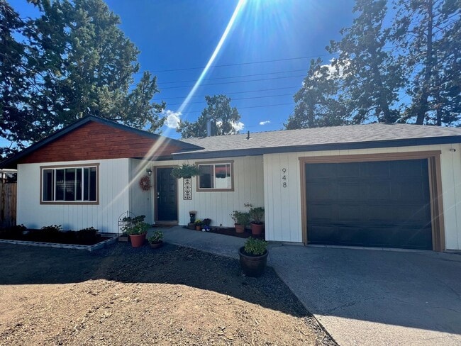 Building Photo - Single Level Home on Large Lot and Cul De Sac