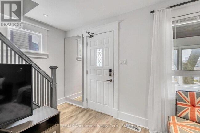 Photo - 5111 Kitchener St