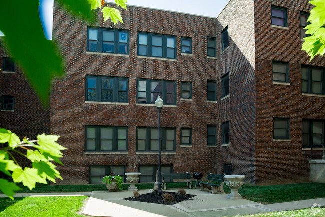 Building Photo - Utomin Apartments