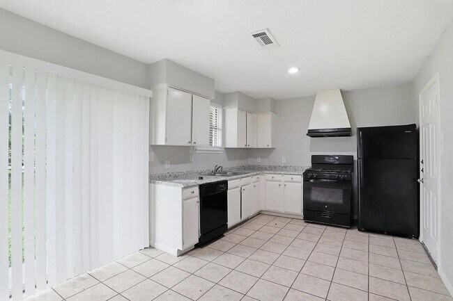 Photo - 12614 Chiswick Rd