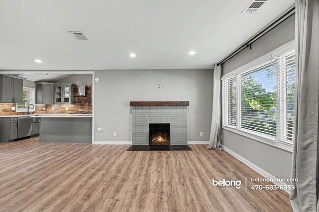Photo - 1323 E Washington Ave