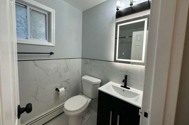 Westerlea Bathroom - Deerfield Westerlea Apartments