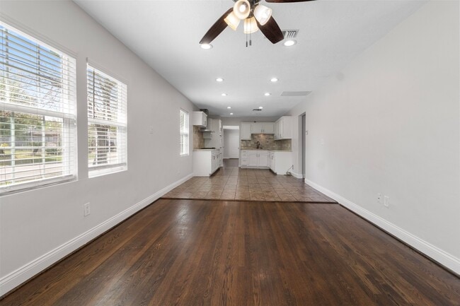 Photo - 714 Ogilvie St