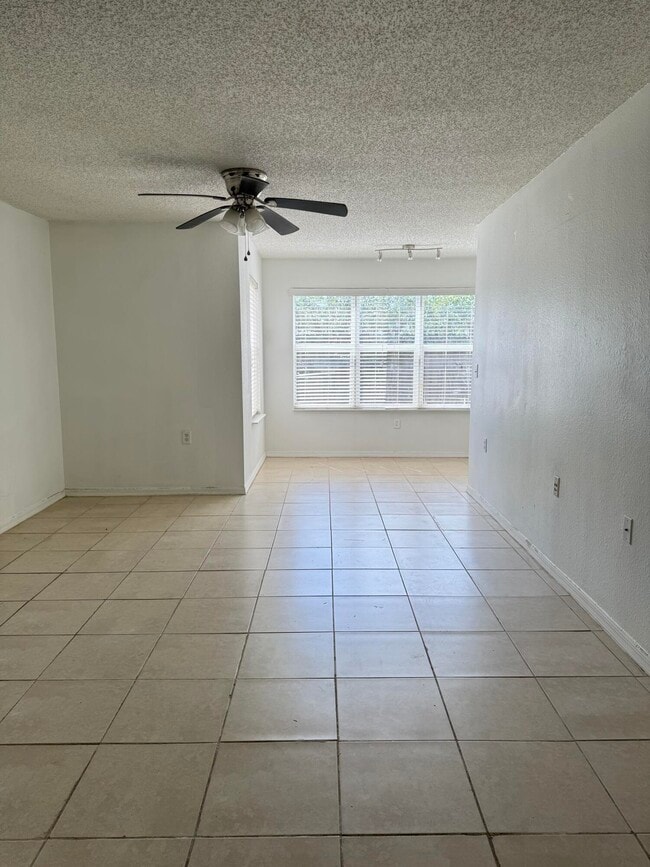 Photo - 1401 Village Blvd Unidad 1113