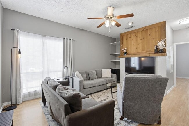 Photo - 908 Poplar St Unit 206