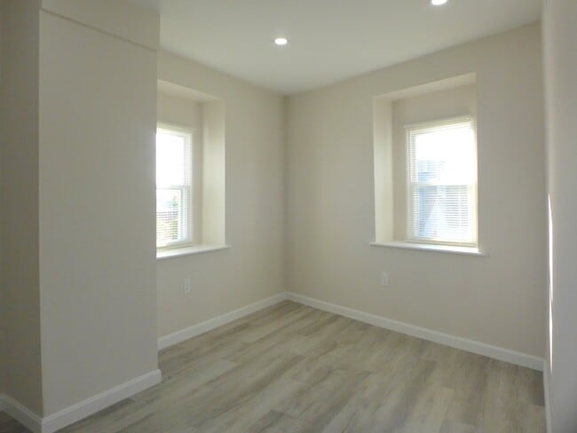 Building Photo - 45 Bennington St