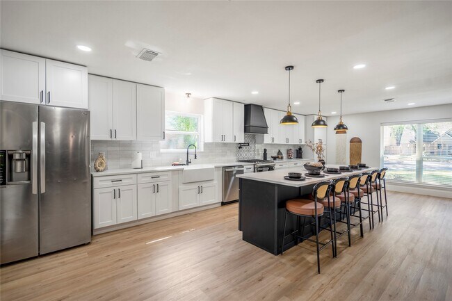 Photo - 5614 Oakhaven Ln